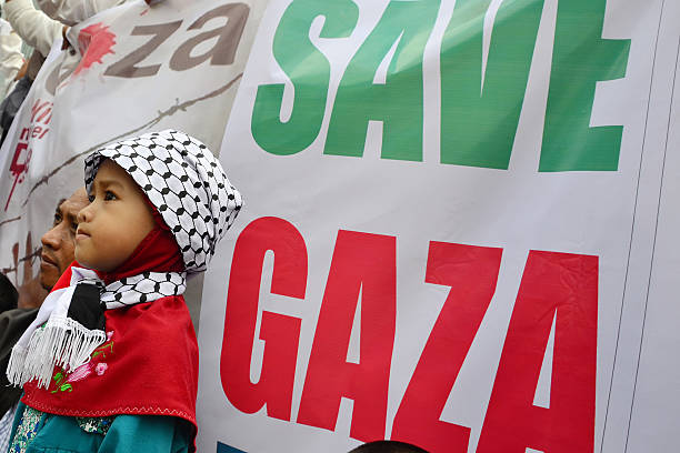 e ultime notizie in diretta sull'intercettazione della Global Sumud Flotilla da parte della Marina Israeliana. La nave Alma abbordata. Tensione altissima. Napoli, manifestazione Gaza. Occupati i binari della Stazione Centrale
