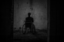 BADANTE MALTRATTA ANZIANA DISABILE