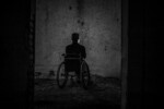 BADANTE MALTRATTA ANZIANA DISABILE