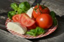 MANGIA LA MOZZARELLA E MUORE