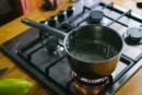 bimbo ustionato dall'acqua bollente