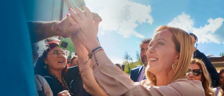 Manifesti su Giorgia Meloni a Castellammare: il riferimento a Mussolini MANIFESTI SU GIORGIA MELONI A CASTELLAMMARE