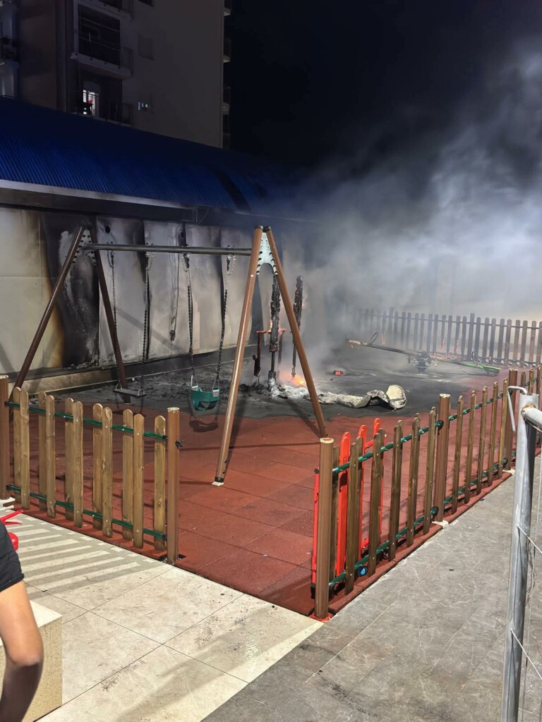 Atti vandalici nel salernitano: distrutto parco giochi