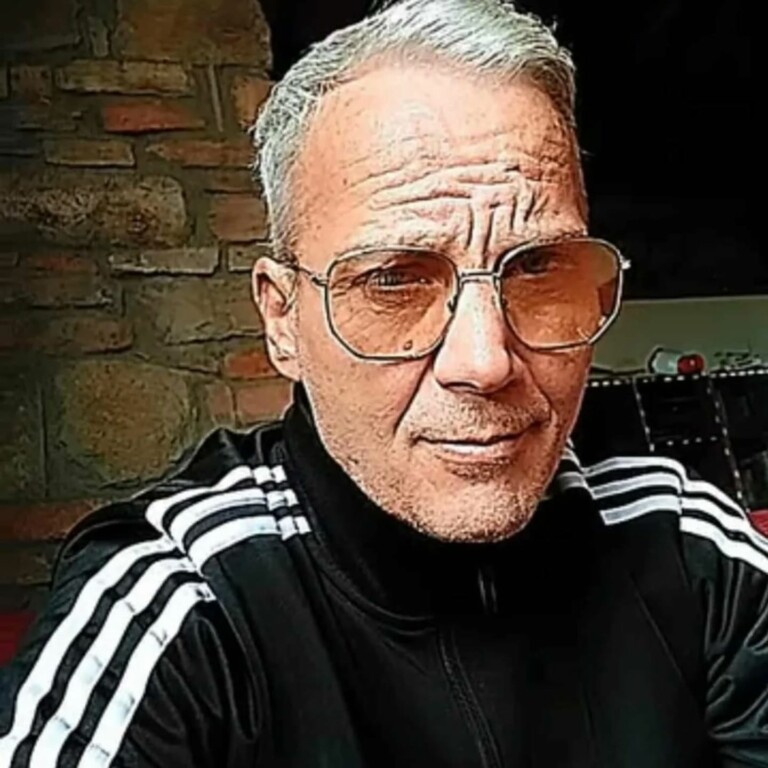 Scomparso da Napoli, la moglie lancia l'appello