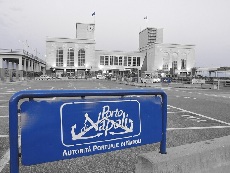 Senza fissa dimora muore al Molo