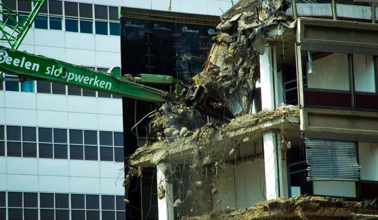 demolizione villa abusiva napoli