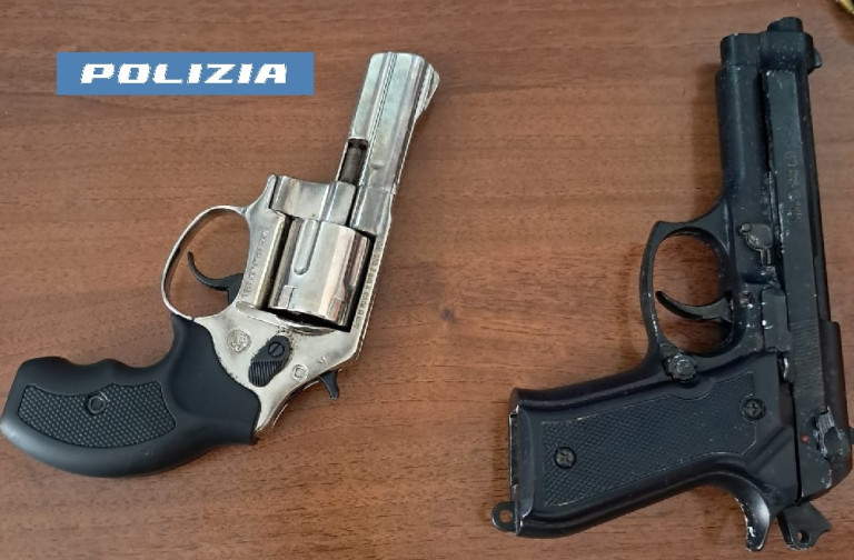 Pistole tra gli scogli