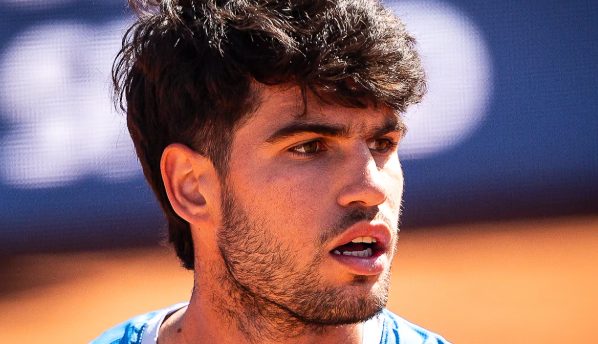 Carlos Alcaraz salta Wimbledon per infortunio