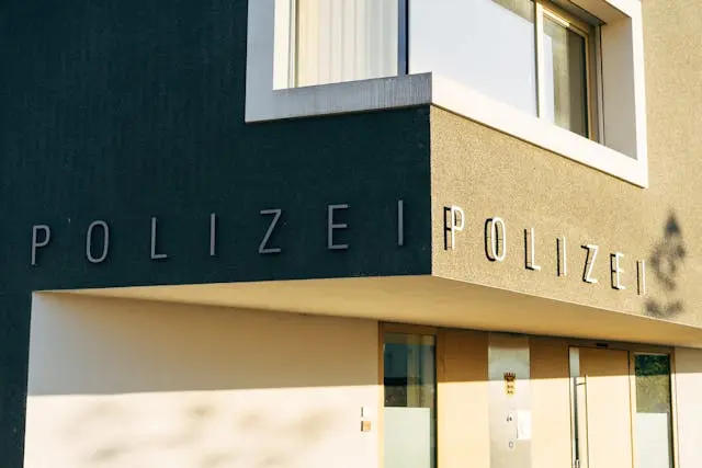 svizzera - urla "Allah Akbar" e attacca