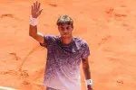 Flavio Cobolli in campo al Roland Garros 2026