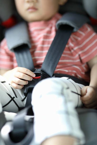 Bimba di due anni resta chiusa in auto al sole: salvata dai vigili
