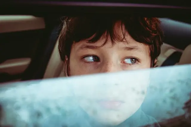 nocera - bambino lasciato solo in auto