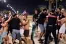 Rissa su una spiaggia di Mondragone, il video diffuso sul web