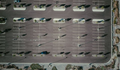 atti osceni nel parcheggio del centro commerciale