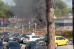 Auto in fiamme Policlinico